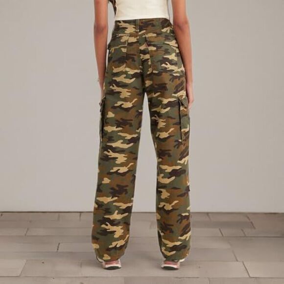 Levi's Women's Mid Rise Wide Relaxed Cargo Pants L Grape Leaf Emily Camo - Picture 2 of 4